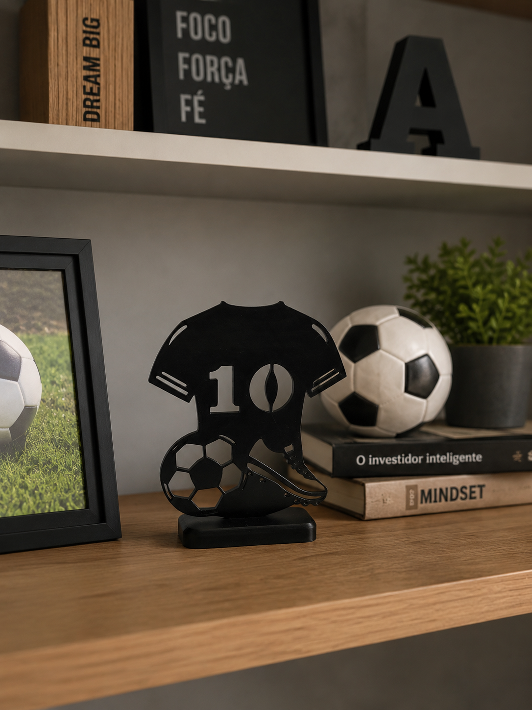 Escultura de Futebol Camisa e Chuteira Copa do Mundo - Imagem 2